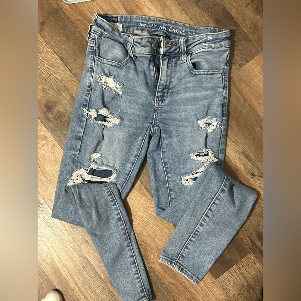American Eagle Outfitters Women's Blue Distressed Jeans